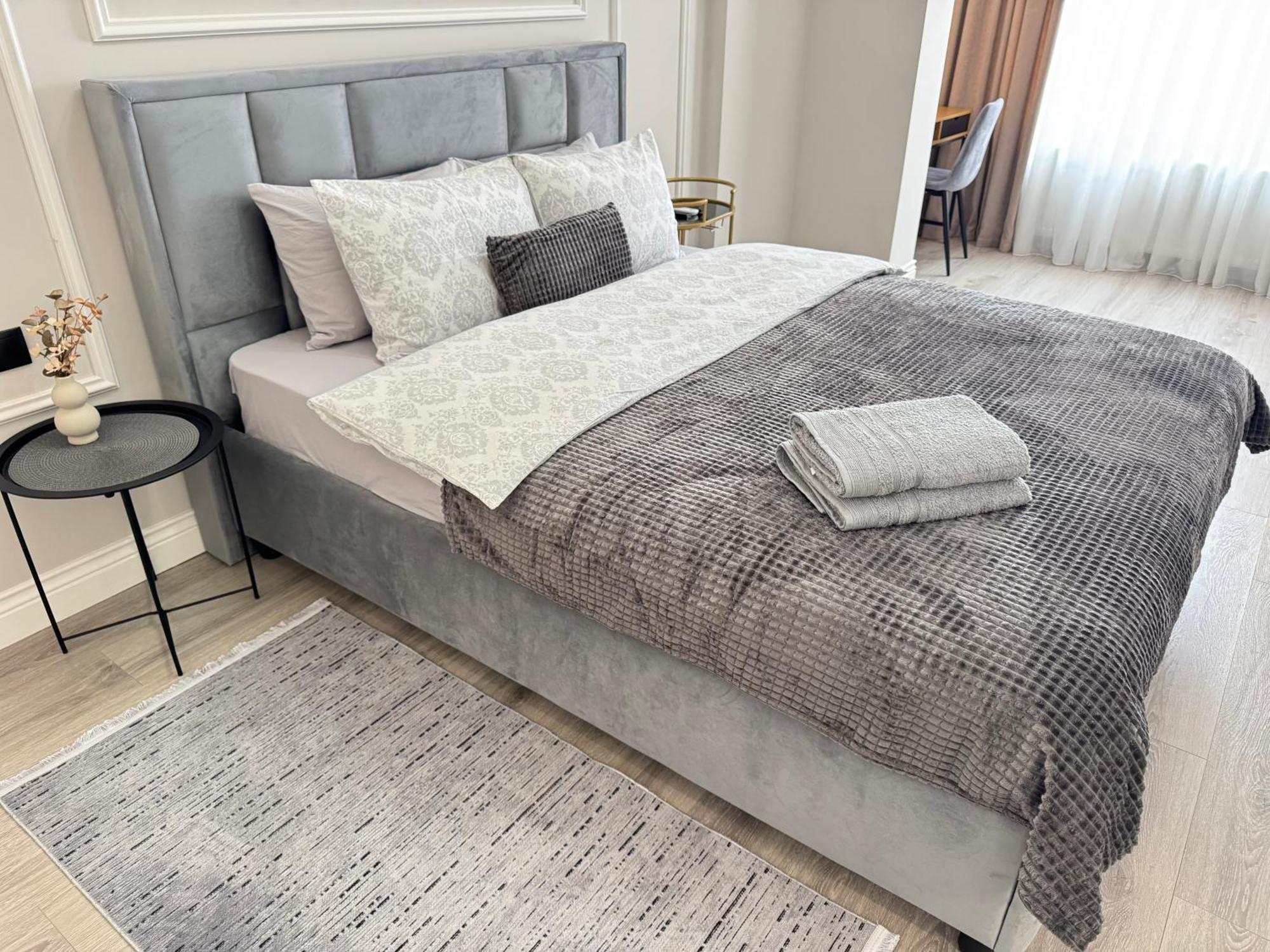 Two Bedroom Apartment In The Center, With Parking, Address Avram Iancu 32 Chisinau Luaran gambar