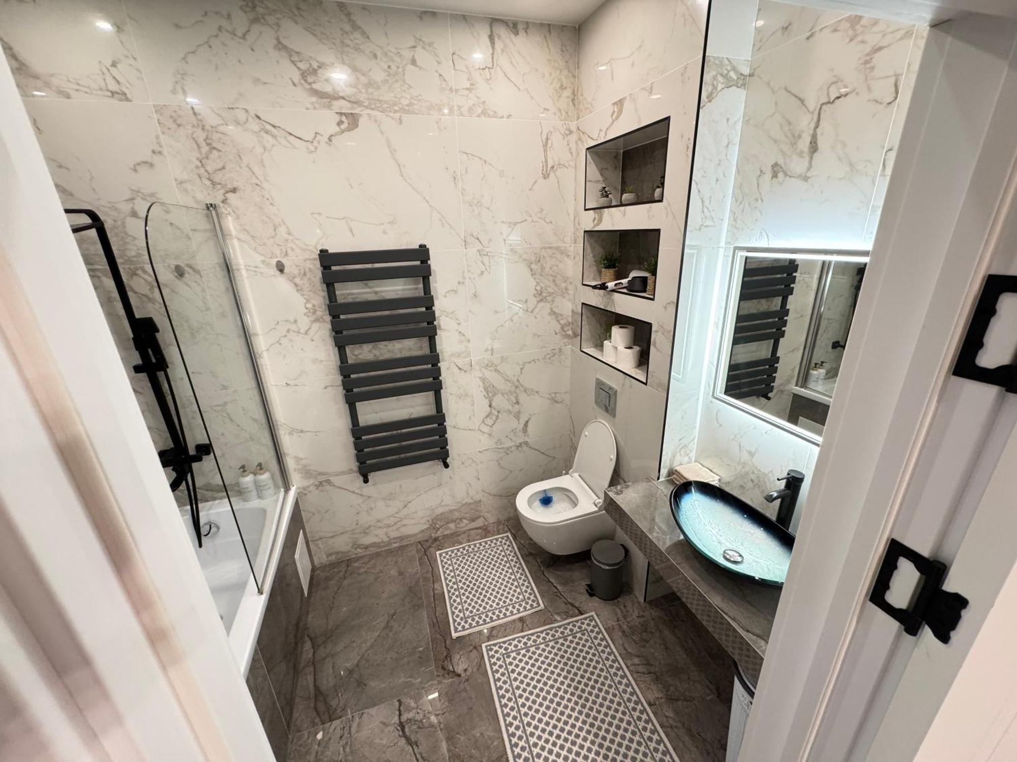 Two Bedroom Apartment In The Center, With Parking, Address Avram Iancu 32 Chisinau Luaran gambar